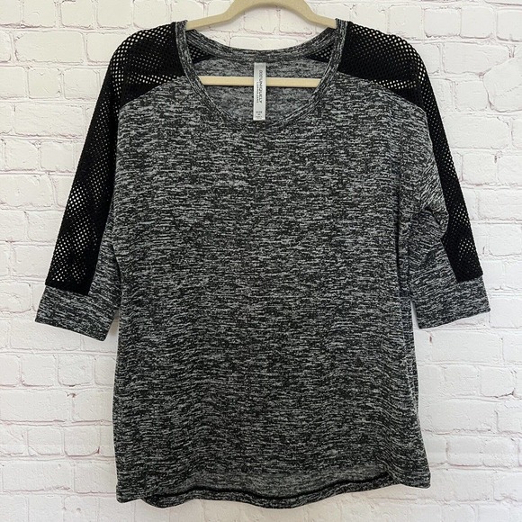 Lorna Jane Women's Ananda Black Gray 3/4 Mesh Sleeve Scoop Neck Top - Medium - Picture 1 of 6